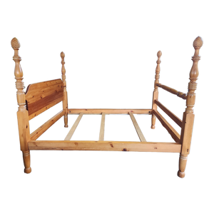 Vintage King-Sized Pineapple 4 Poster Bed in Pine With Natural Finish