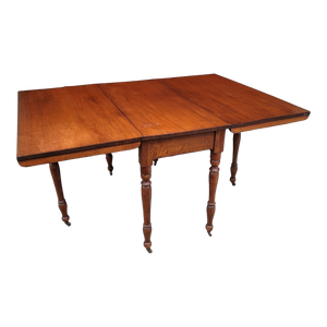 Antique Early American Colonial Gate-Leg Drop-Leaf Dining Table