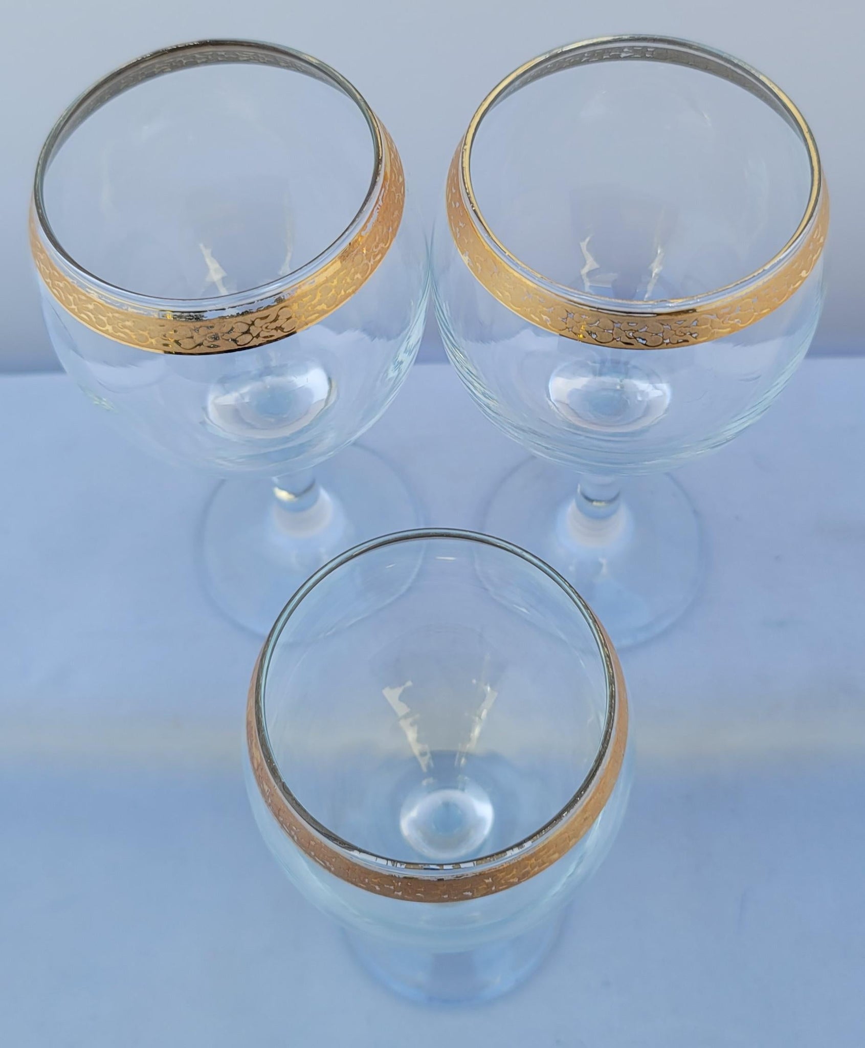 https://eclecticcollective.com/cdn/shop/products/vintage-1950s-circleware-crystal-classique-gold-rimmed-wine-goblets-set-of-3-7052_1024x1024@2x.jpg?v=1673938948
